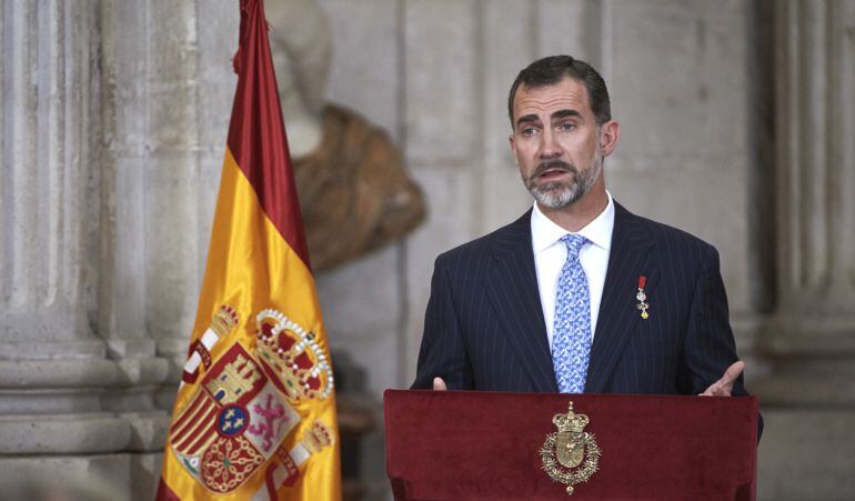 MADRID, SPAIN - JUNE 19:  King Felipe VI of Spain attends the &quot;Order of the Civil Merit&quot; ceremony at the Royal Palace on June 19, 2015 in Madrid, Spain. Spanish Royals celebrate the first anniversary since King Felipe VI Coronation.  (Photo by Carlos Alva