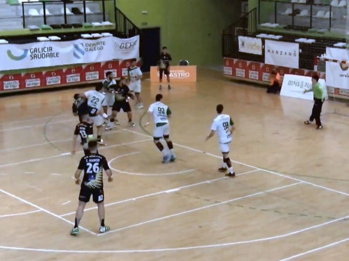 El Elda - C.E.E. se despide de la fase de ascenso con una victoria estéril (30-34)