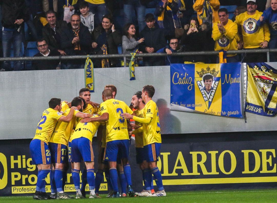 El Cádiz acaba la primera vuelta como líder indiscutible