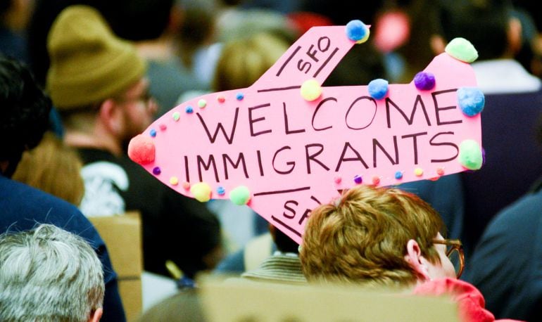 Protesta en el aeropuerto de San Francisco contra la medida migratoria de Donald Trump