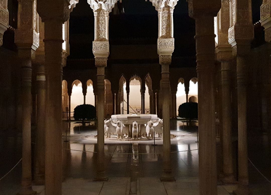 Patio de los Leones de la Alhambra