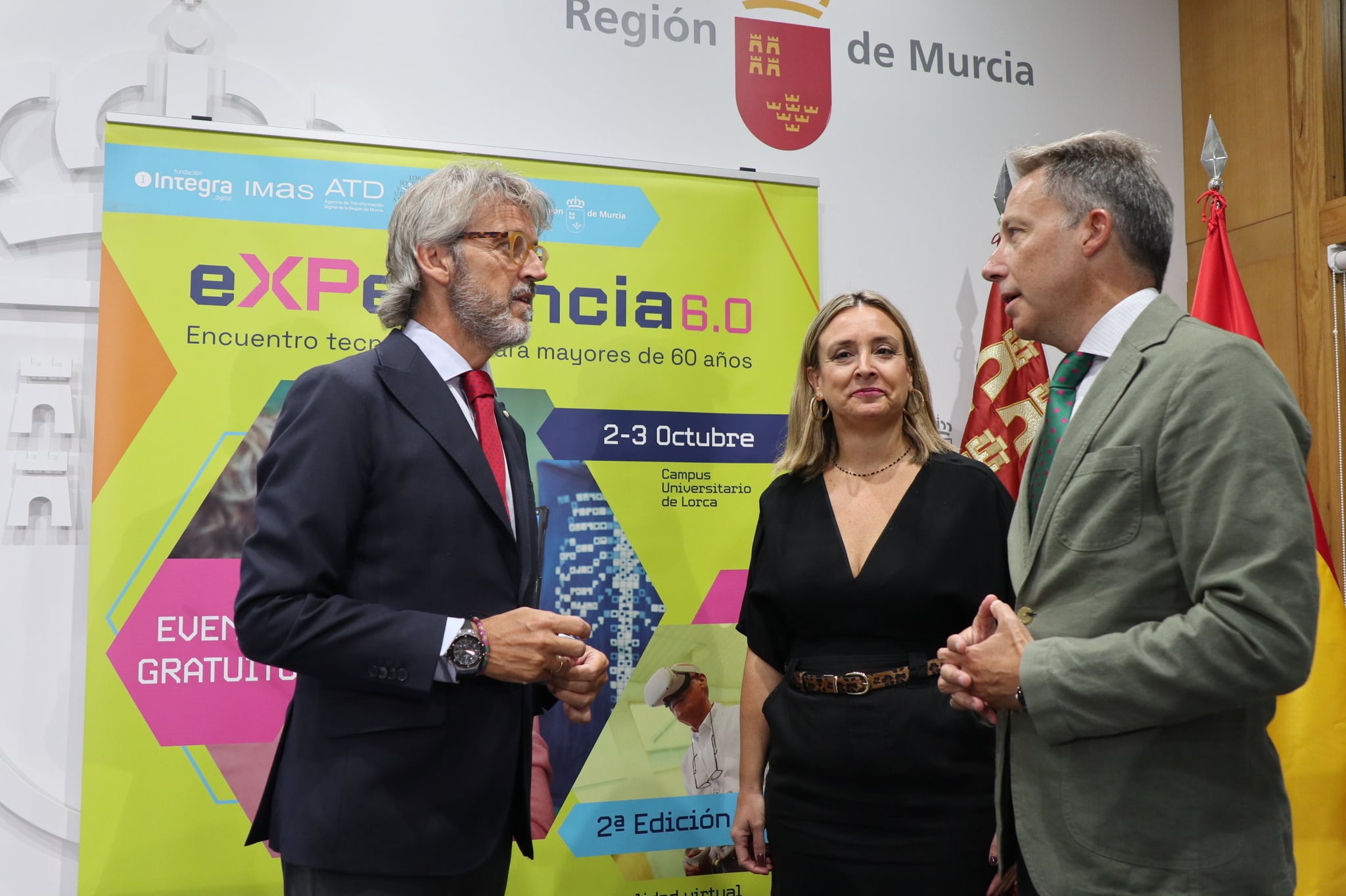 Los consejeros Luis Alberto Marín y Conchita Ruiz, junto al alcalde de Lorca, Fulgencio Ruiz, durante la presentación del encuentro tecnológico eXPeriencia6.0