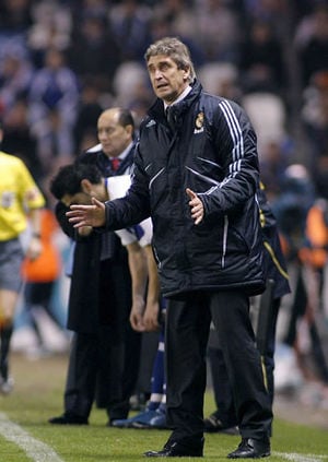 El exentrenador chileno del Real Madrid, Manuel Pellegrini, durante el partido de Liga ante el Deportivo de La Coruña en el que su equipo se impuso por 1-3.