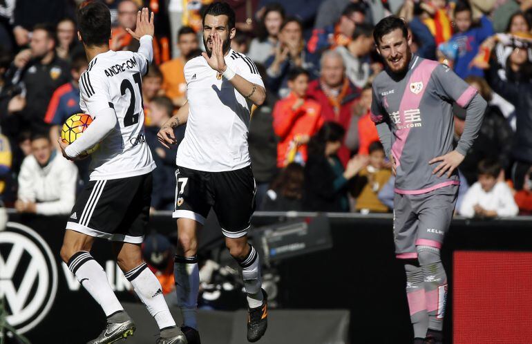 Negredo celebra el gol del empate en Mestalla