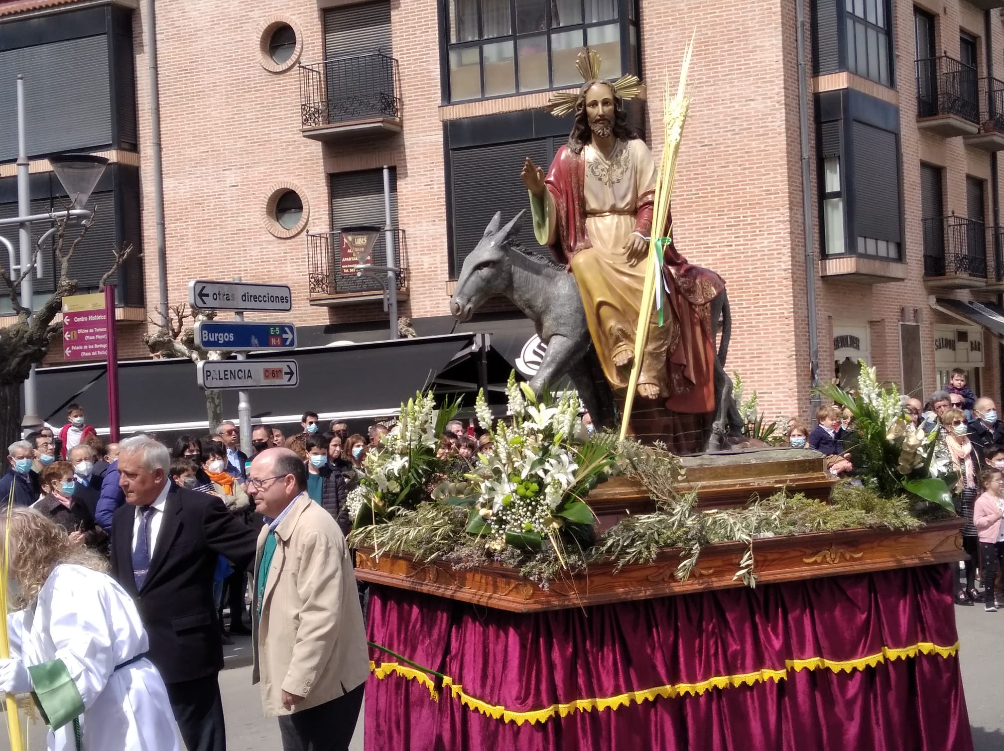 La imagen dobla por hacia la Avenida de San Francisco