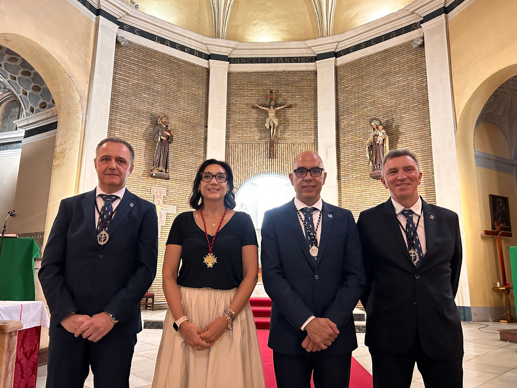 Don Mariano Rodríguez Bellosta, presidente; Doña Ana Díaz Morán, vicepresidenta; Don José Luis Villar Bardají, secretario; y Don Carlos Azcón Franco, tesorero.