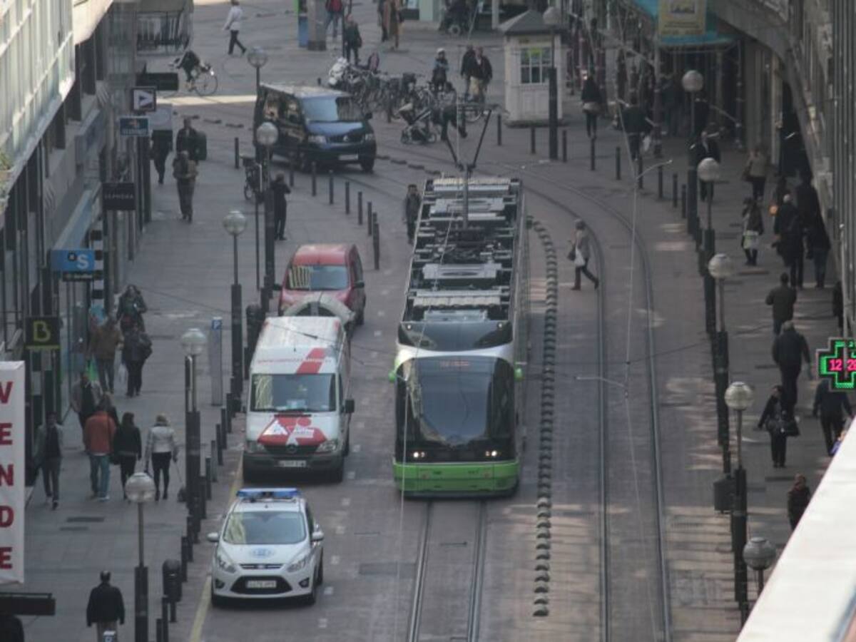 Los estudios del Gobierno vasco analizarán si la ampliación del tranvía y el autobús exprés son "viables"