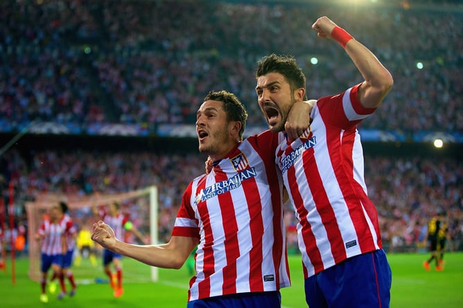 Koke y Villa celebran el gol