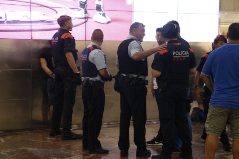 Els Mossos retenen l&#039;agressor a l&#039;estació de Sants