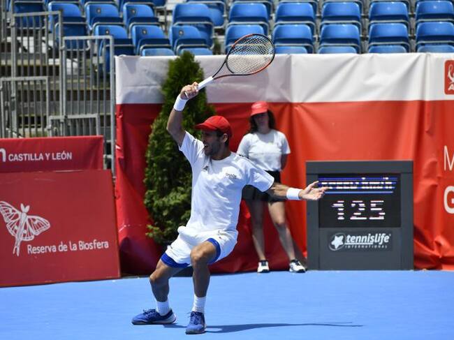 Adrián Menéndez, semifinalista del Open de Castilla y León de tenis