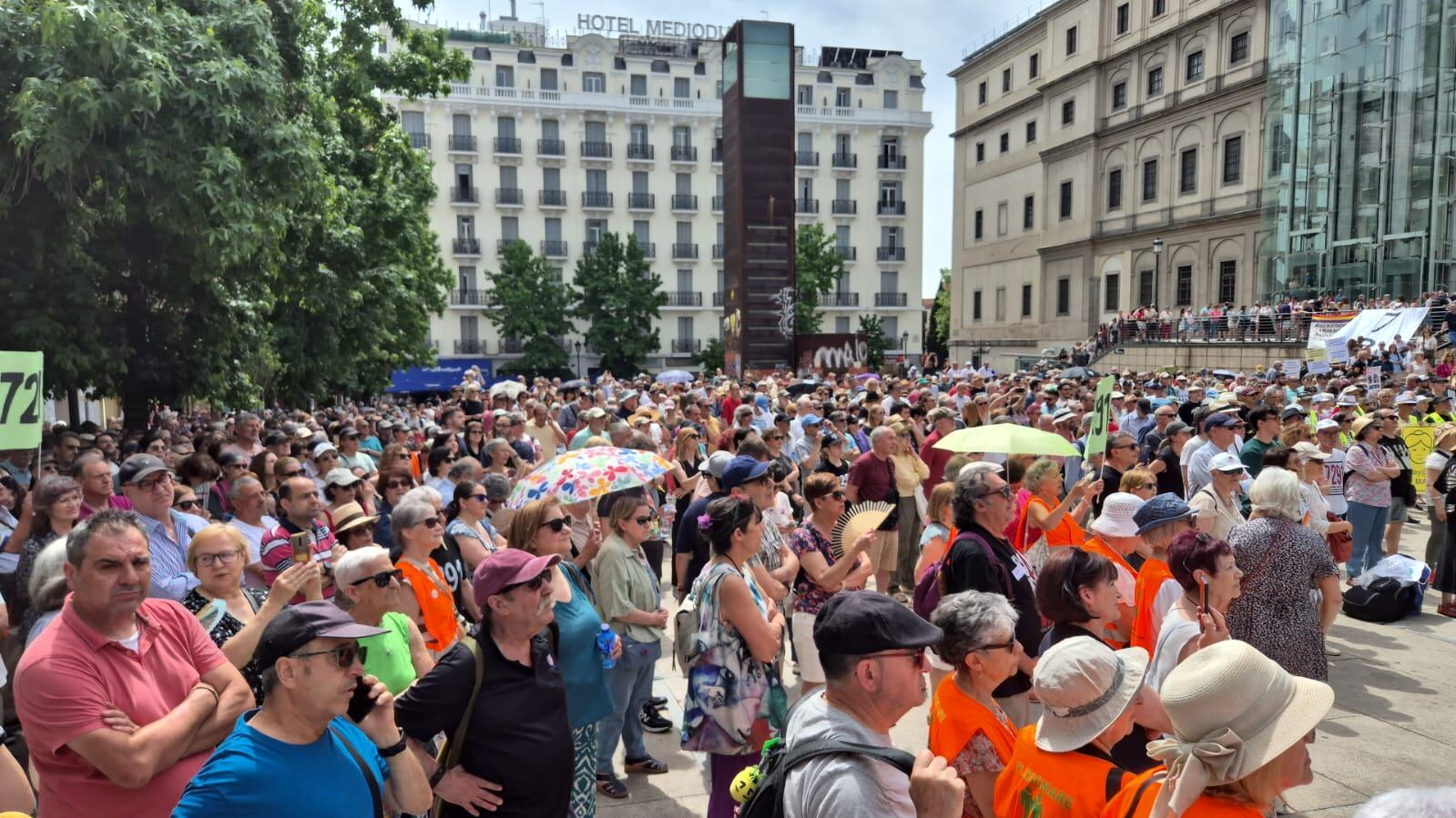 Familiares de las víctimas de las residencias en un homenaje en Madrid