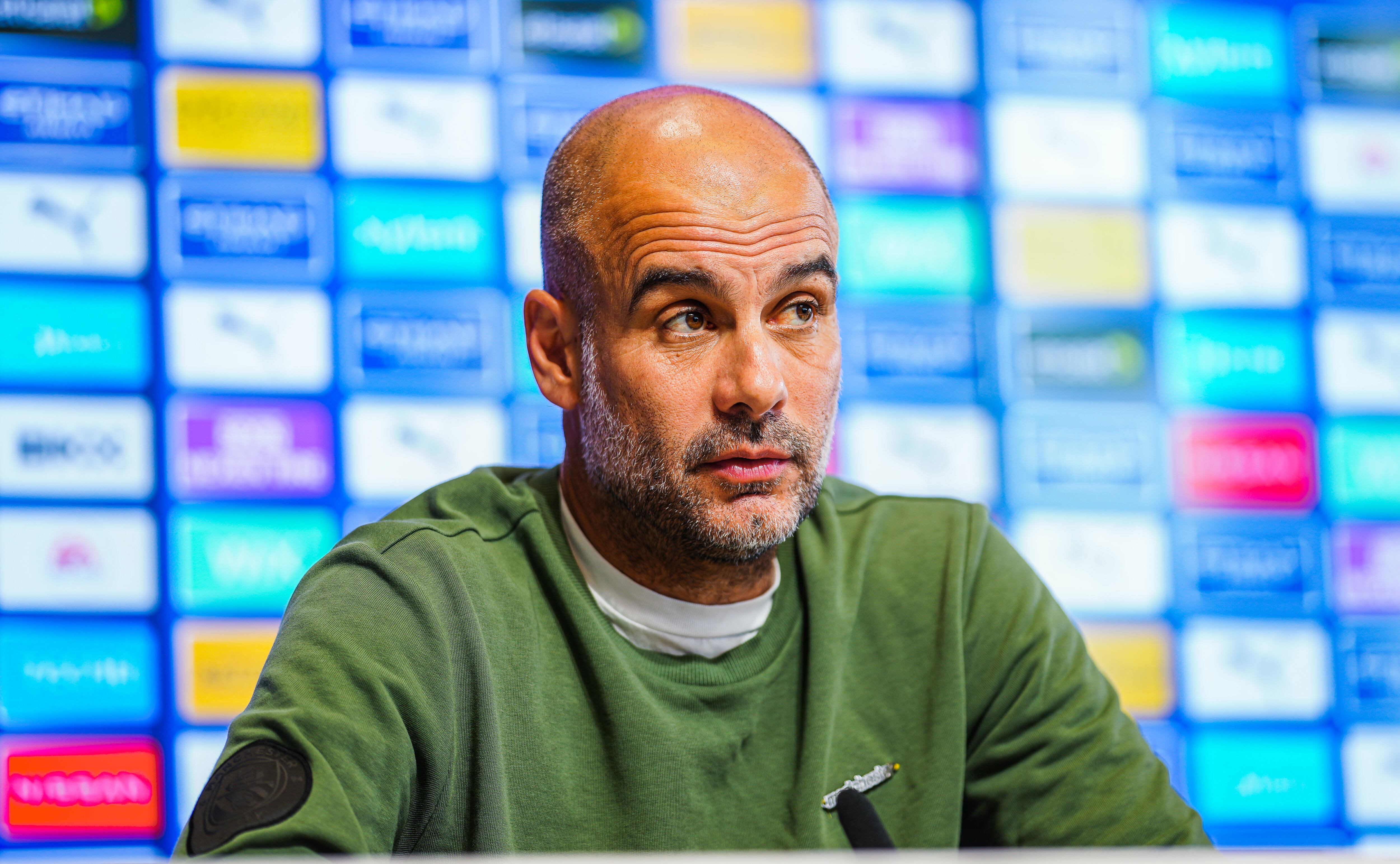 Pep Guardiola, técnico del Manchester City, durante una rueda de prensa