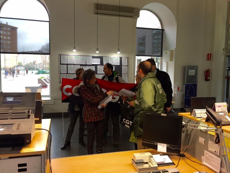 La CGT ha vuelto a la Delegación Territorial de la Junta para reclamar la segunda ambulancia nocturna