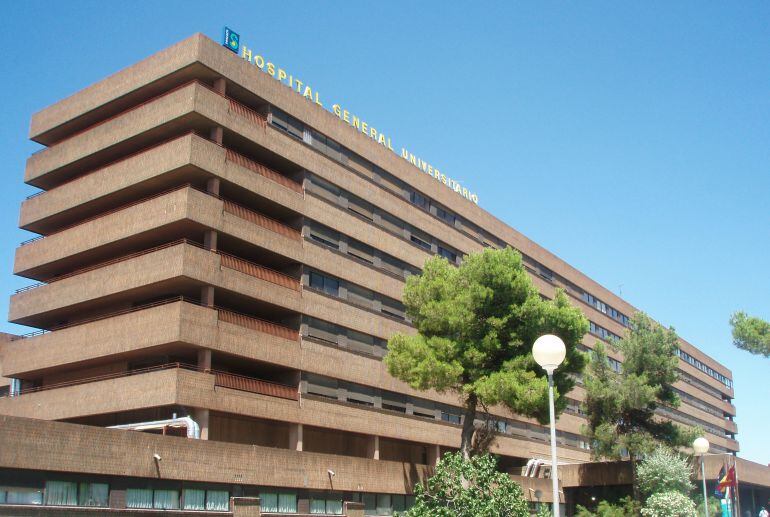 El consejero insiste en que las obras del Hospital General comenzarán antes del verano