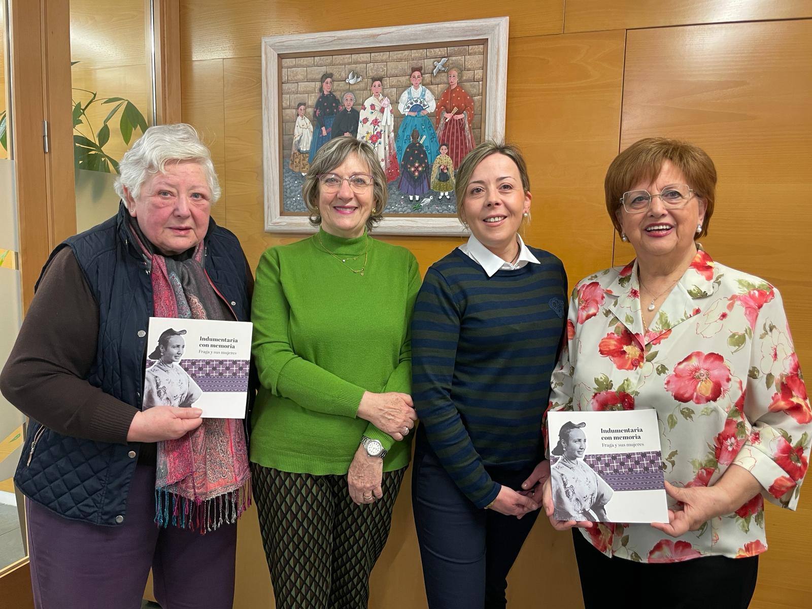 Colaboradoras del libro, "Indumentaria con memoria. Fraga y sus mujeres"