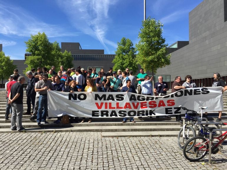 Trabajadores de TCC se han manifestado pidiendo mamparas de protección y cámara de vigilancia en los autobuses urbanos