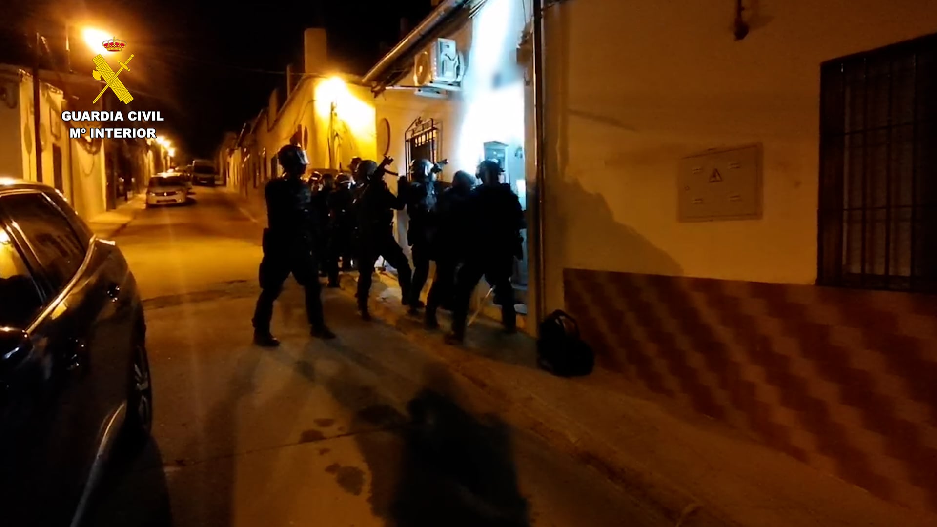 La Guardia Civil de Córdoba practicando una entrada y registro en una operación contra el tráfico de drogas