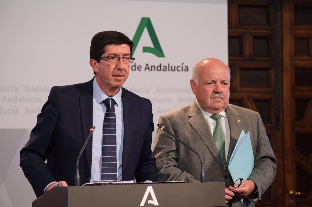 El vicepresidente de la Junta de Andalucía, Juan Marín, y el consejero de Salud, Jesús Aguirre, anuncias "medidas especiales" para frenar el avance del coronavirus en la provincia de Málaga