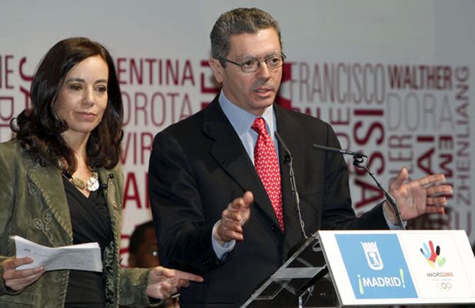 Mercedes Coghen, junto Alberto Ruiz-Gallardón