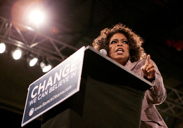 Aquí la periodista Oprah en un acto electoral en favor de Obama en diciembre del 2007. 