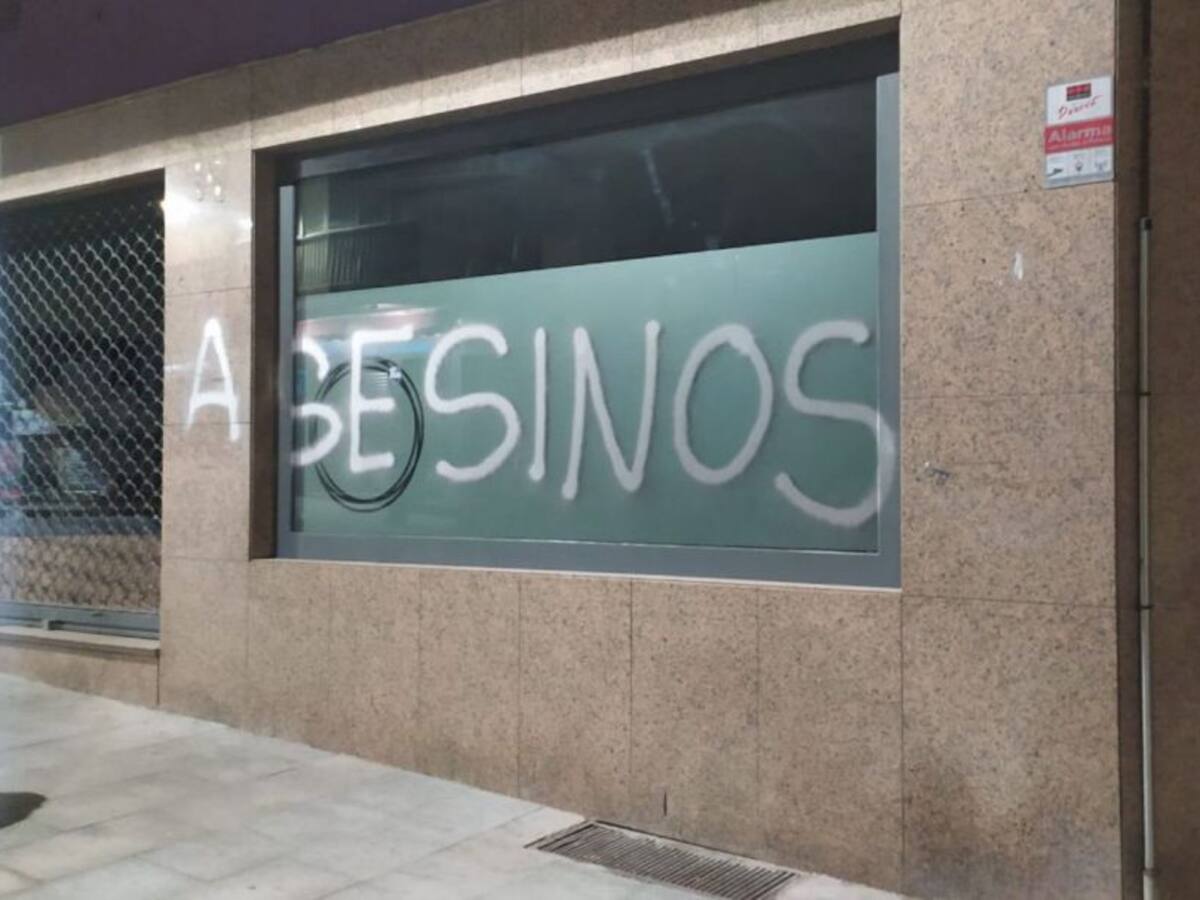 La sede de Podemos en Jaén amanece con una pintada: "Asesinos"