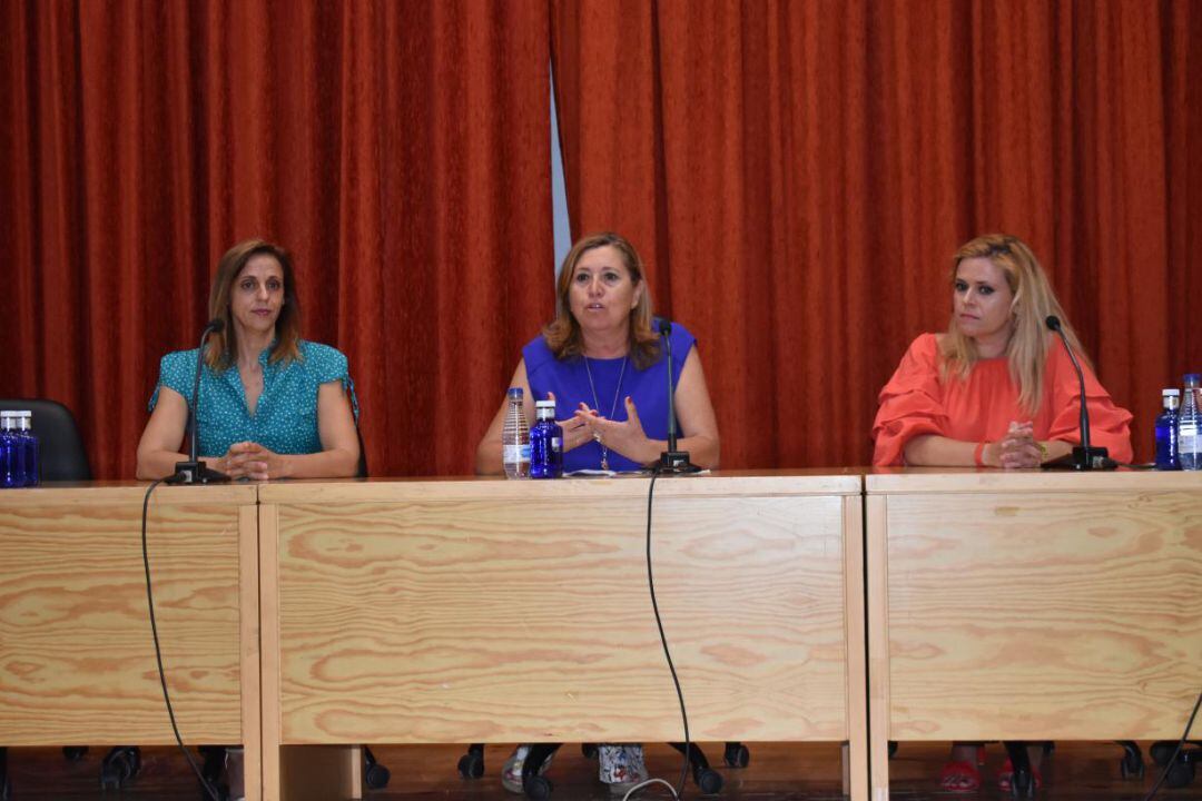 La consejera Rosa Ana Rodríguez (c), durante una reunión de coordinación este miércoles en Cuenca