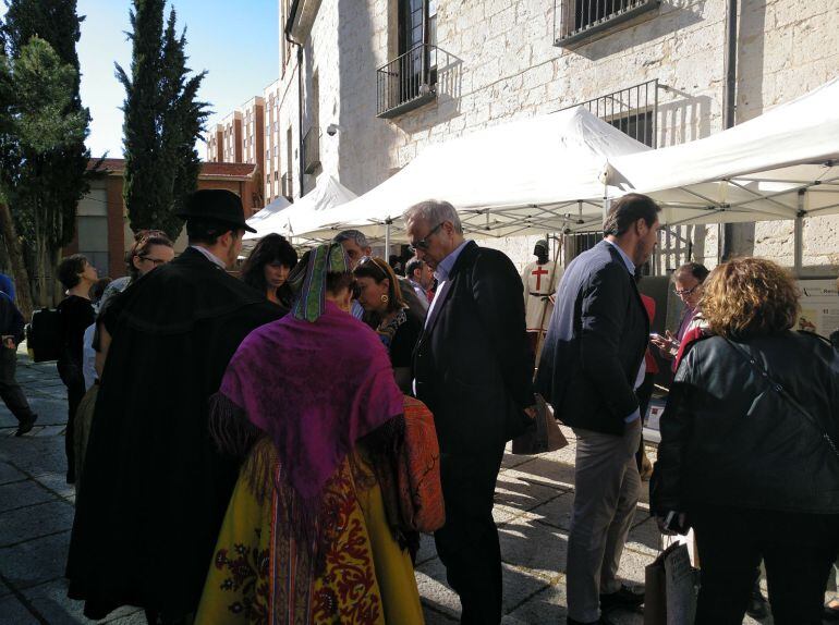 Óscar Puente y José Antonio Martínez Bermejo durante la inauguración del Mercado Castellano en San Pablo