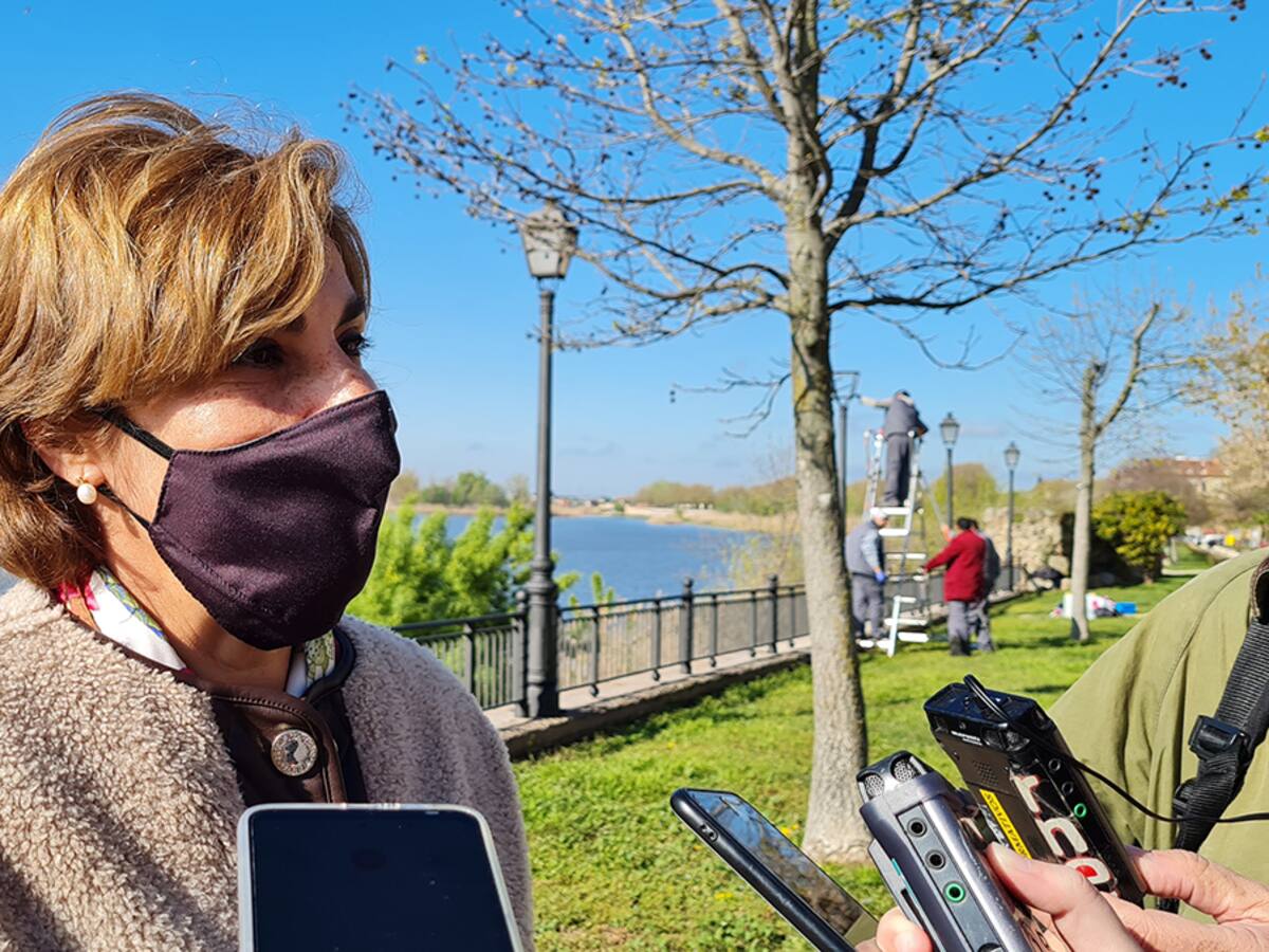 Trabajadores del Plan de Empleo están realizando tareas de limpieza desde la Universidad hasta las instalaciones de Talavera Ferial