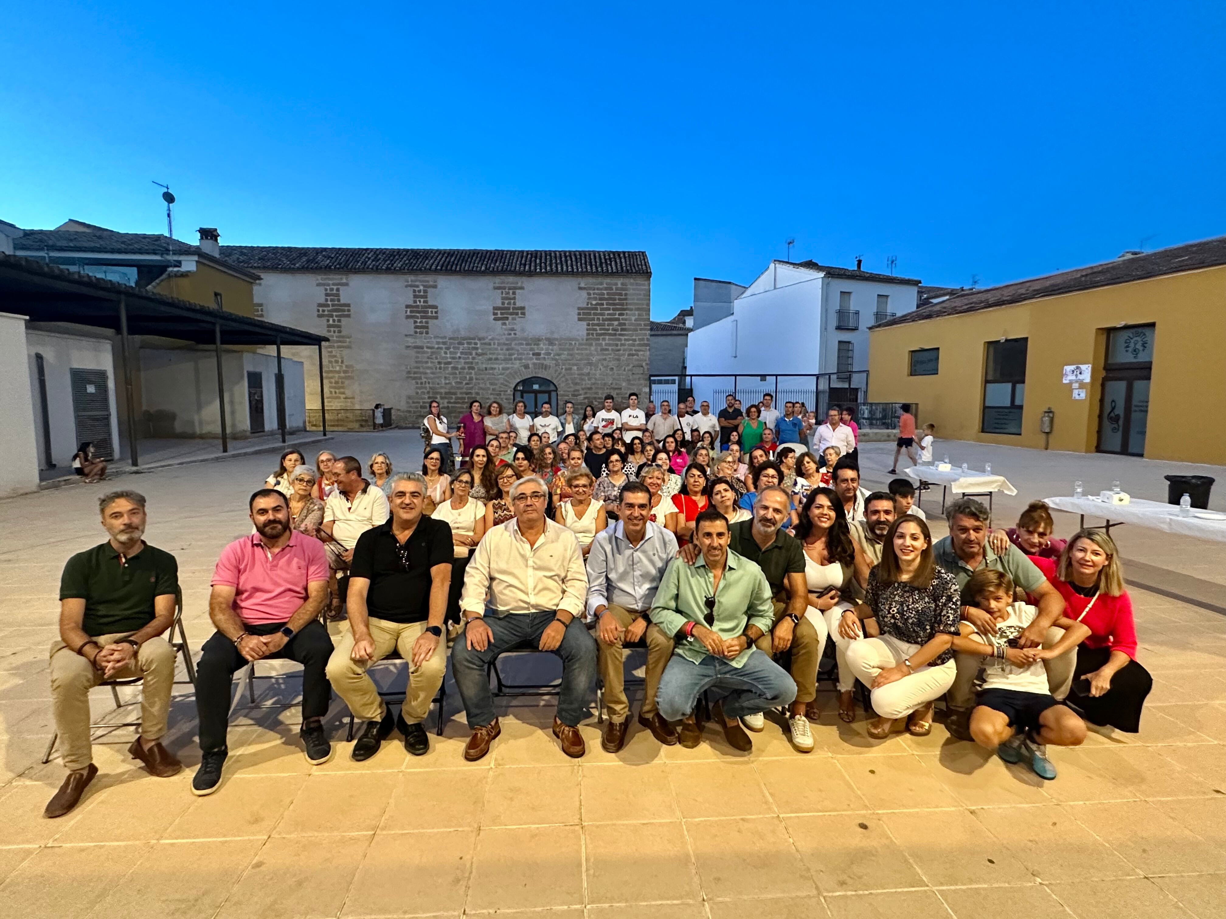 Entrega de reconocimientos a losvoluntarios de "Renacimiento a la luz de las velas"