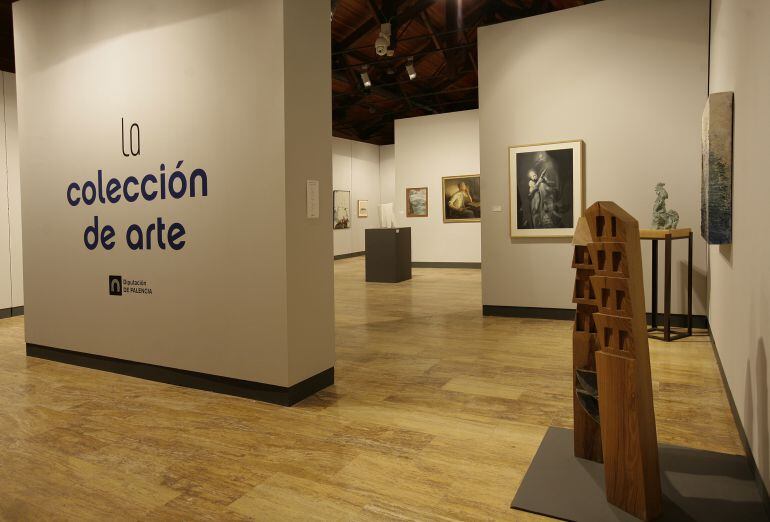 Imagen de la exposición en la que se muestran piezas de la colección de arte de la Diputación Provincial. 