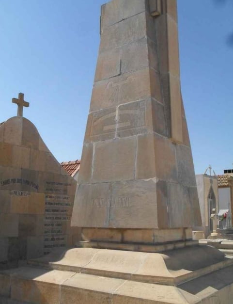 Monumento franquista ubicado en el Cementerio de San Javier