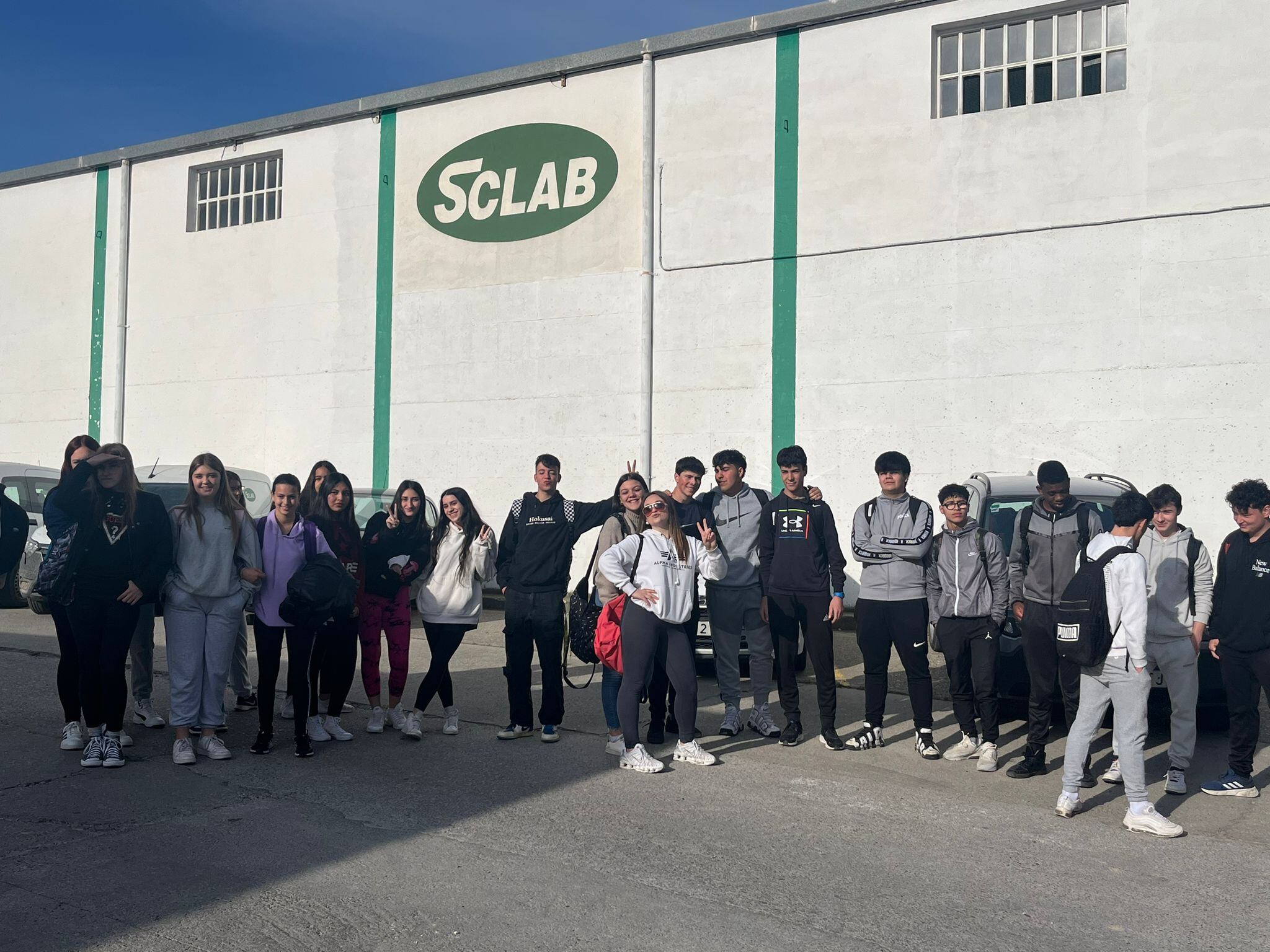 Los alumnos visitaron la empresa Sclab.