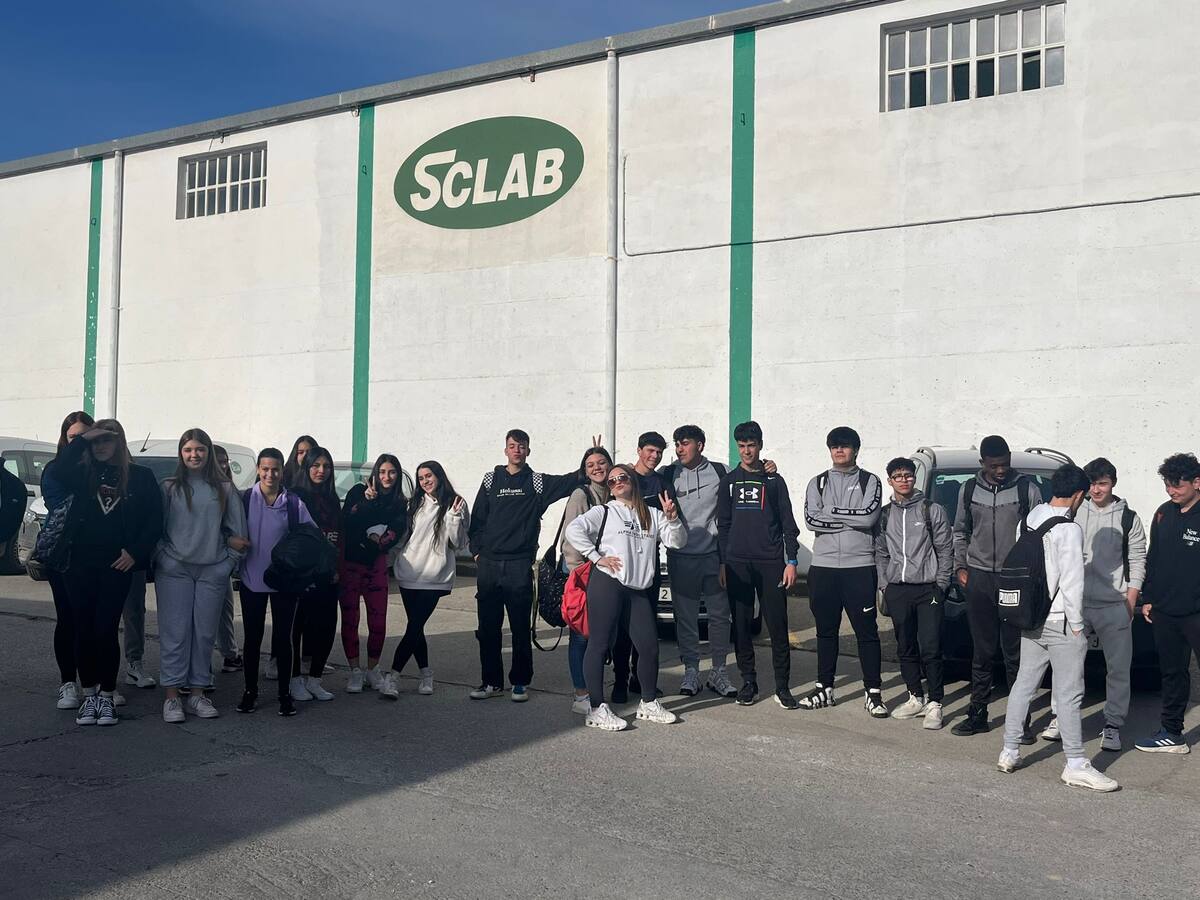 "Conócenos Somontano" lleva a los alumnos de secundaria a conocer las empresas de Barbastro