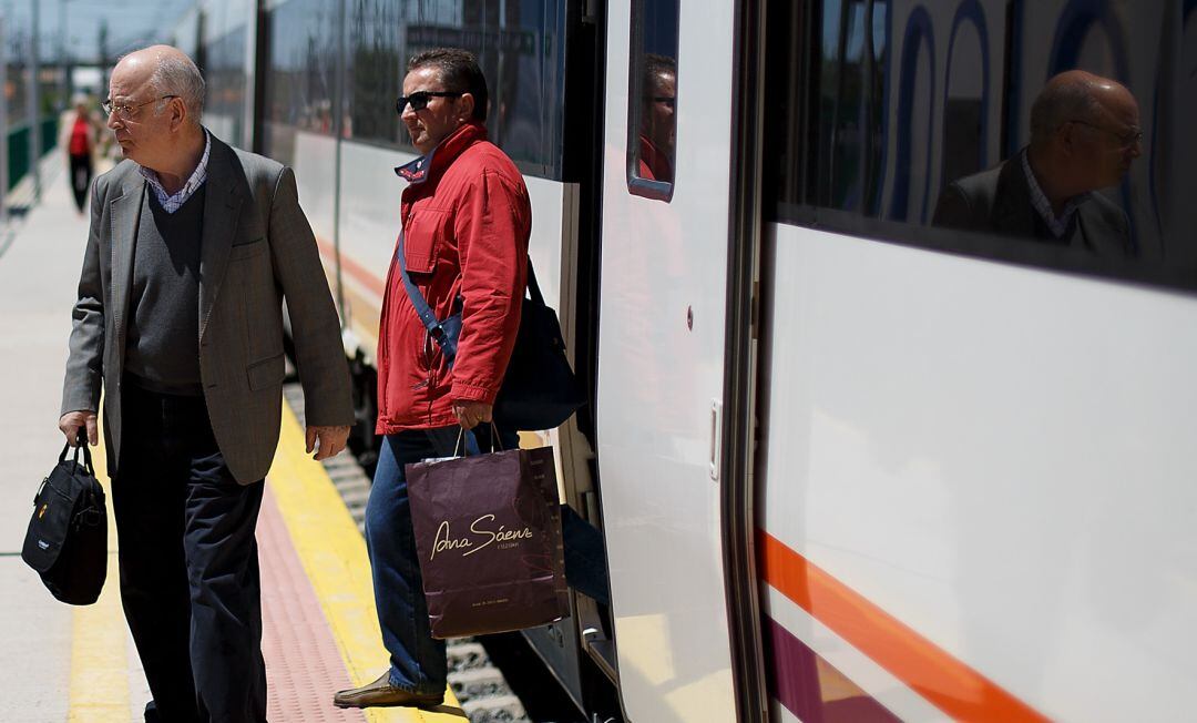 De 15 trenes diarios por sentido, en la Estación de Toledo se ha pasado a 4