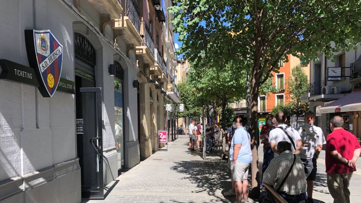 Continúa el goteo constante de aficionados para mantener su fidelidad con la SD Huesca