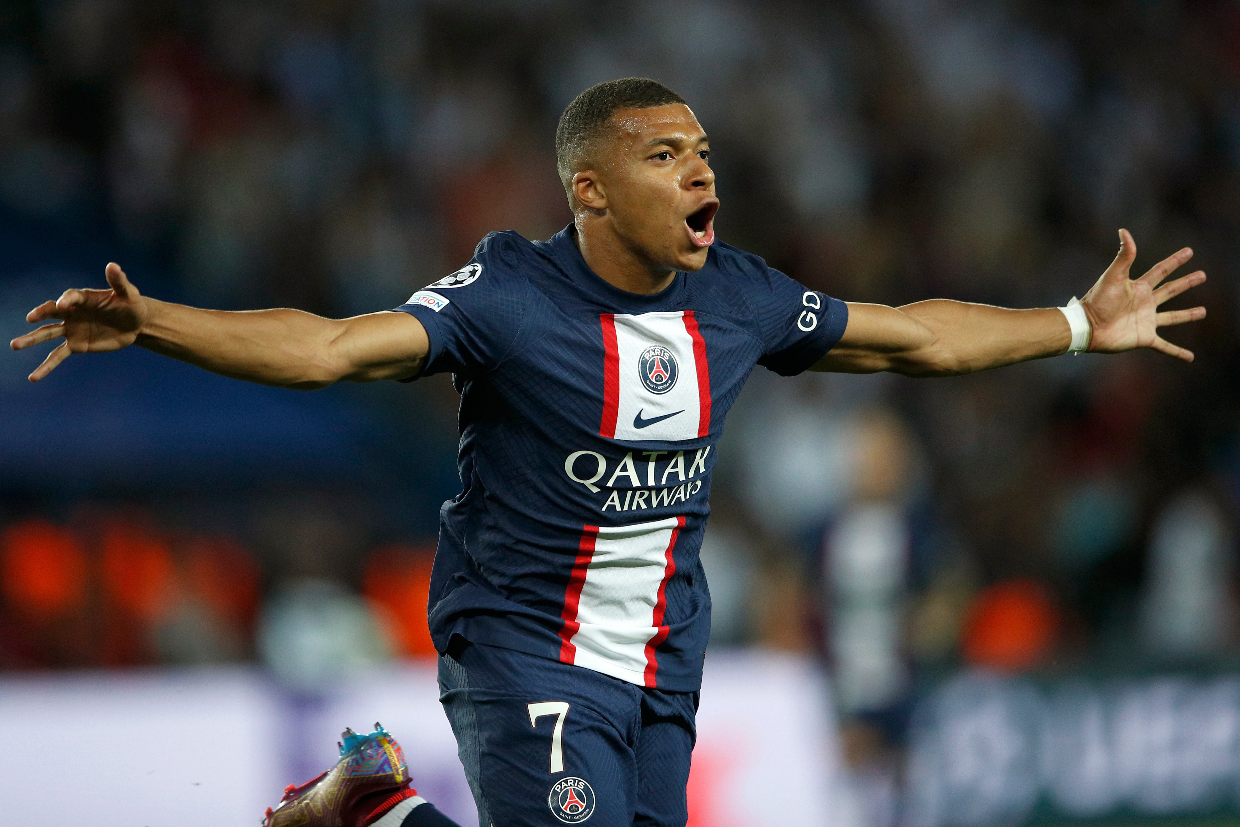 Kylian Mbappé celebra un con con el PSG