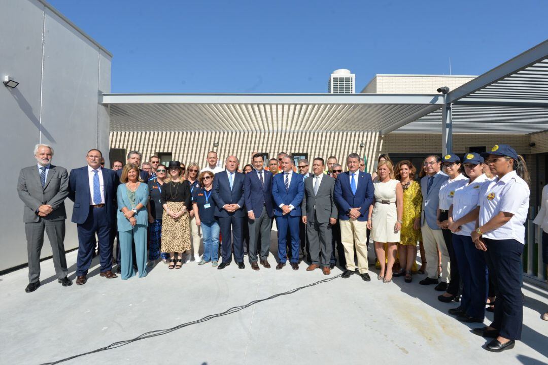 Visita del presidente de la Junta de Andalucía, Juanma Moreno, al nuevo Área de Servicios diseñado en el puerto de Algeciras para la Operación Paso del Estrecho.