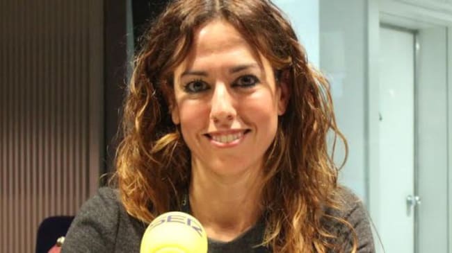 Montserrat Roldán, en los estudios de la Cadena SER, en la Gran Vía madrileña.