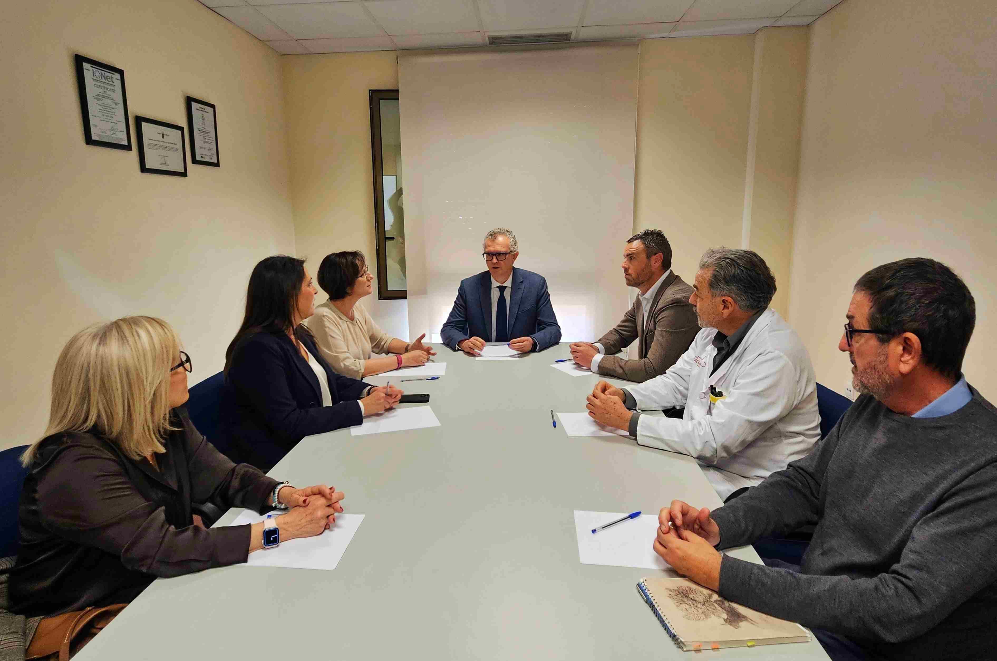 Reunión del consejero de Salud con representantes del área IV de salud y el alcalde de Caravaca