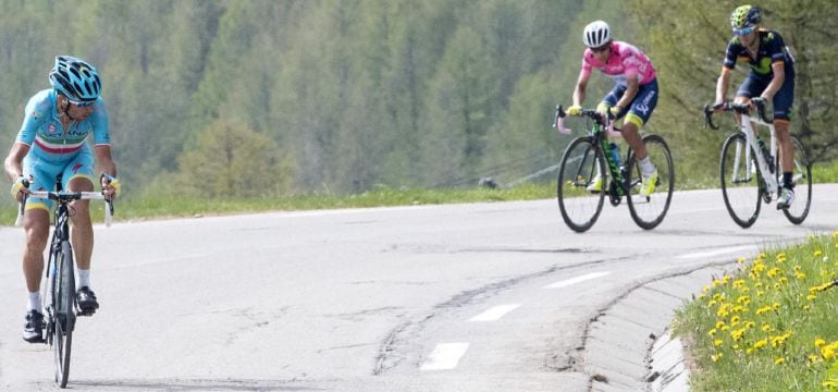 Vincenzo Nibali, Esteban Chaves y Alejandro Valverde, en la penúltima etapa del Giro.