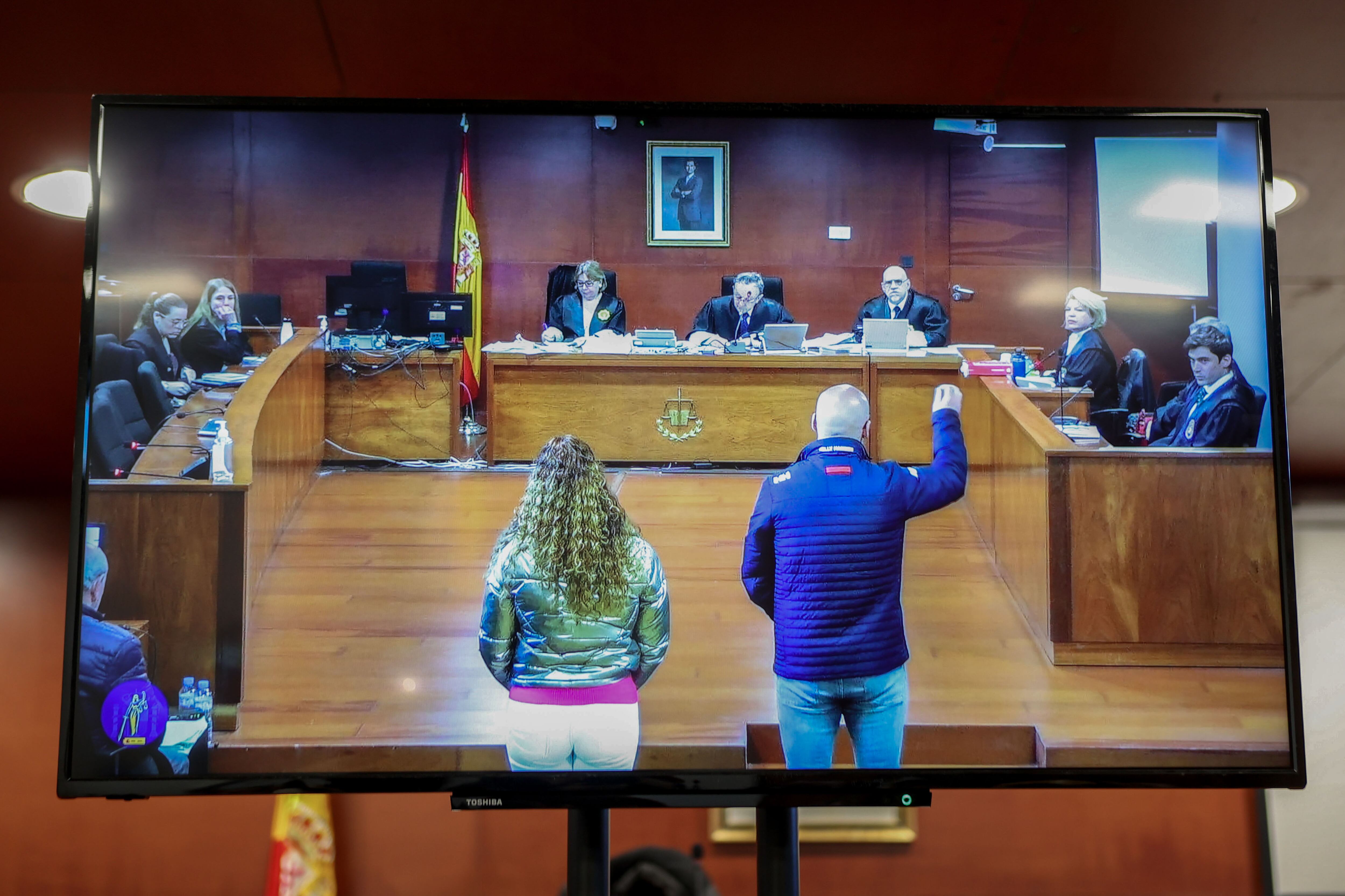 Última jornada del juicio por el robo de 45 botellas de vino en el hotel-restaurante Atrio (Cáceres). EFE/ Jero Morales