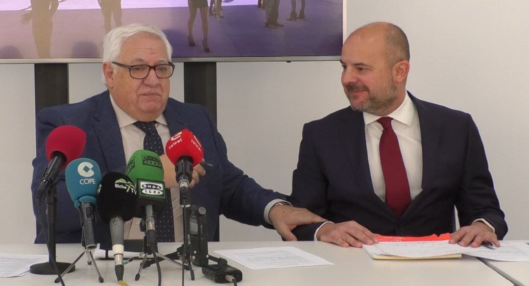 Manuel Román (i) junto a un miembro de Quick Expansion