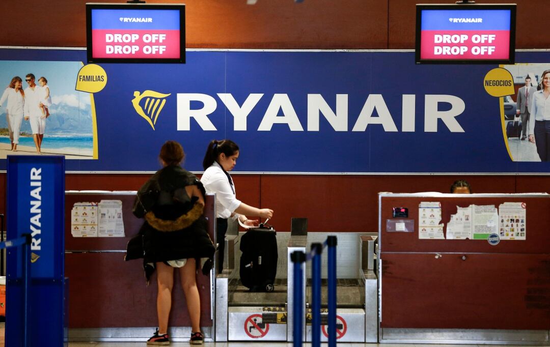 Los empleados de Ryanair en Canarias estudian denunciar a la compañía por incumplimiento en la ejecución de la sentencia de la Audiencia Nacional que obliga a la reposición de los puestos y los ingresos hasta la fecha de publicación, el veinticuatro de abril