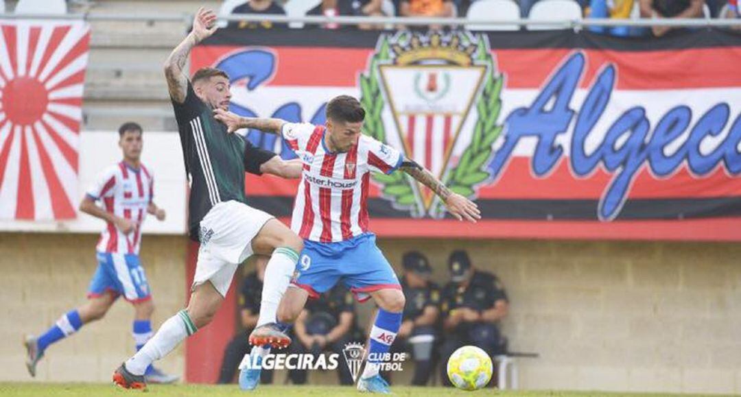 Domínguez ante el Córdoba.