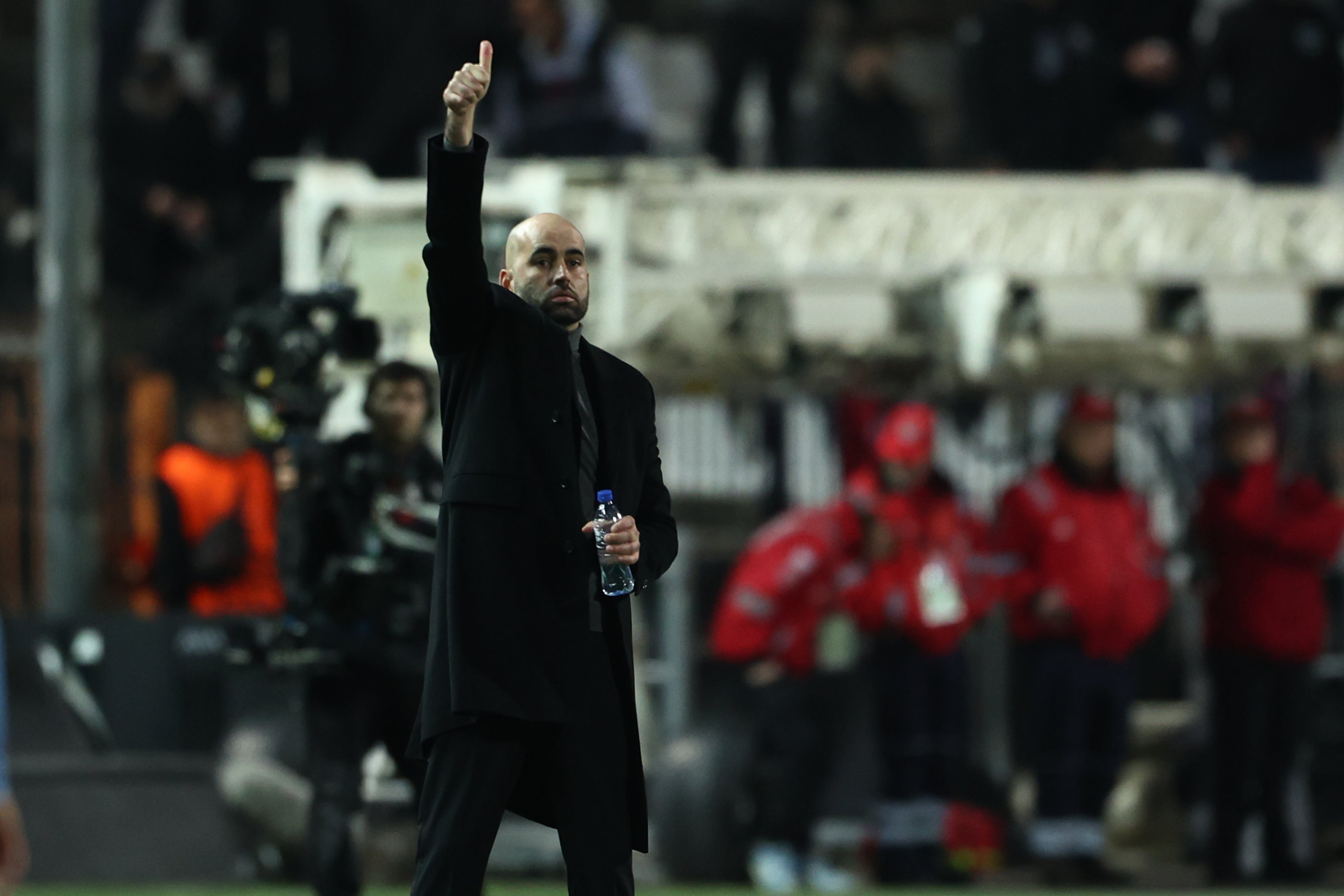 THESSALONIKI (Greece), 19/02/2026.- Celta's head coach Claudio Giraldez reacts during the UEFA Europa League play-offs, 1st leg soccer match between PAOK and Celta Vigo in Thessaloniki, Greece, 19 February 2026. (Grecia, Salónica) EFE/EPA/ACHILLEAS CHIRAS