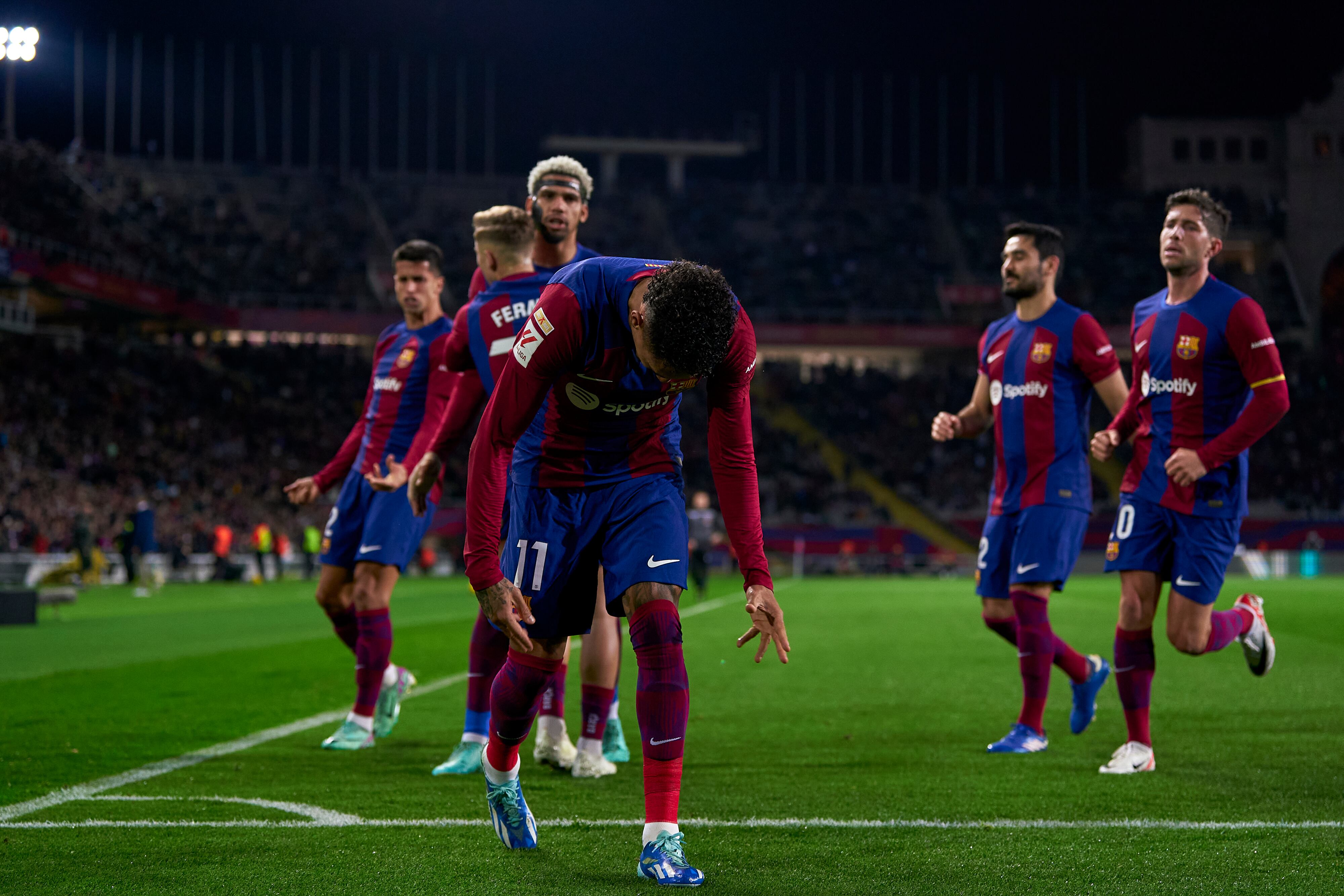 BARCELONA, SPAIN - DECEMBER 20: Raphinha of FC Barcelona celebrates after scoring his team's first goal during the LaLiga EA Sports match between FC Barcelona and UD Almeria at Estadi Olimpic Lluis Companys on December 20, 2023 in Barcelona, Spain. (Photo by Pedro Salado/Getty Images)