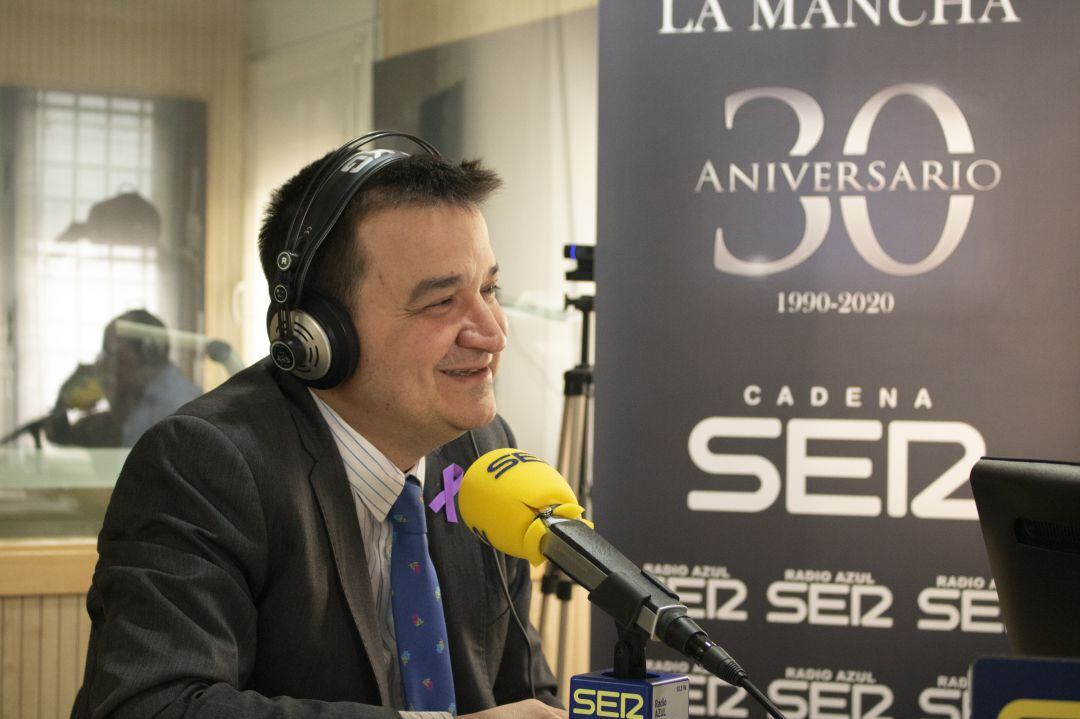 Francisco Martínez Arroyo en los estudios de Radio Azul en una imagen de archivo