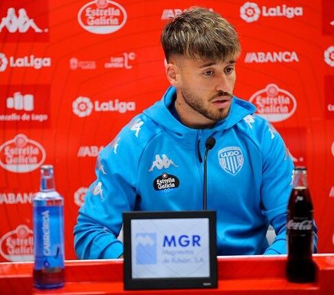 Ricard Sánchez , jugador del CD Lugo en rueda de prensa