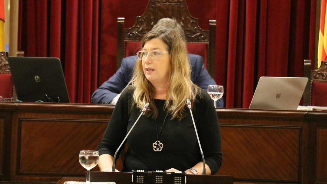 Archivo - La consellera de Salud, Patricia Gómez, en un pleno del Parlament.