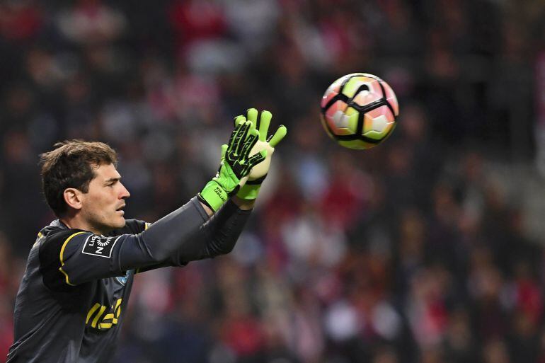 Casillas, en un partido con el Oporto